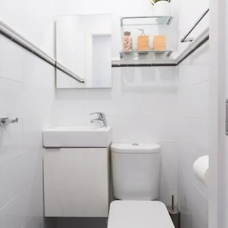 Chic Casa Cathedral At Calle Fresca 2-bedroom In City Center Apartmán